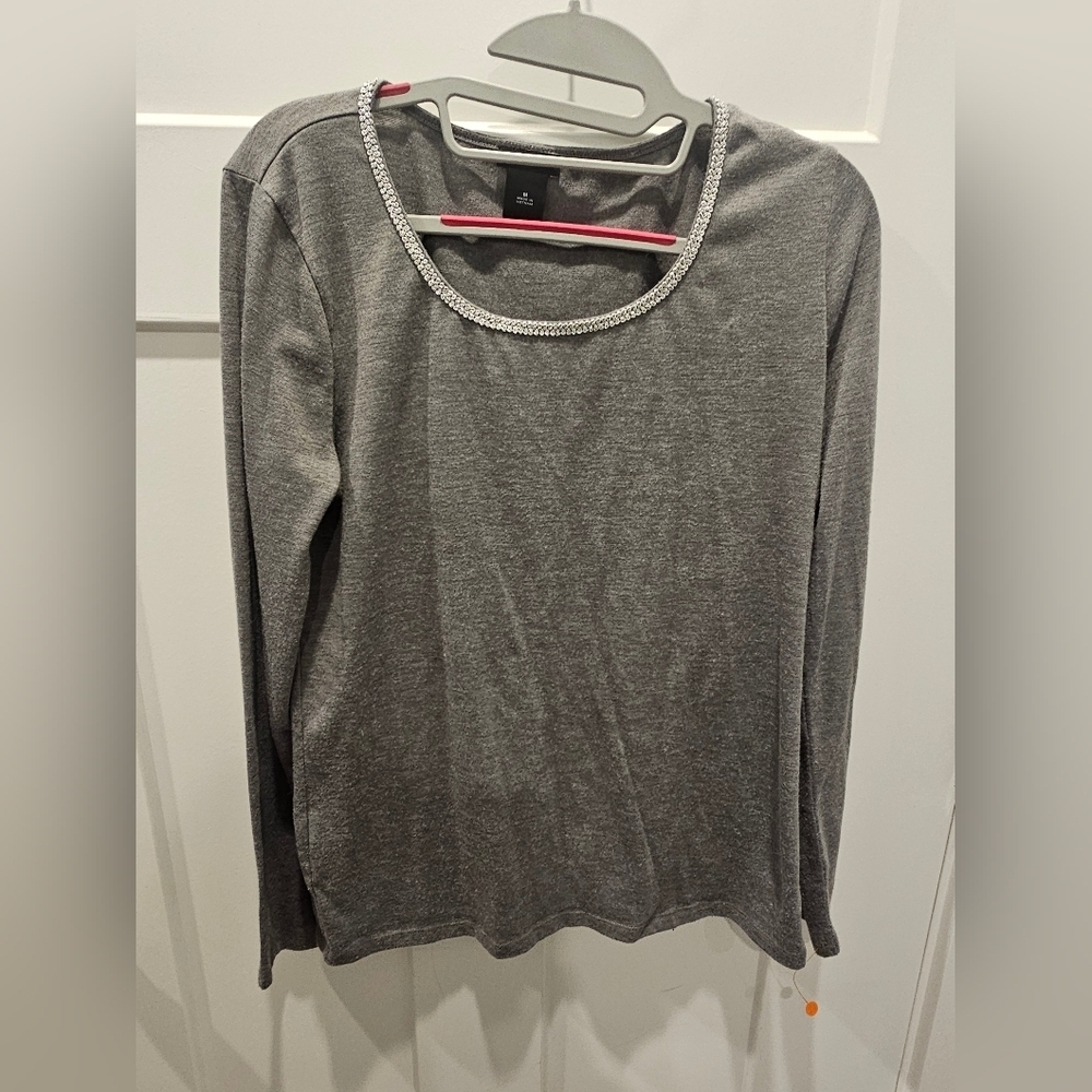 Ann Taylor Factory Gray Long Sleeve Scoop Neck Top with Silver Trim – Size M